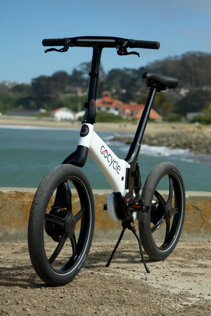 Gocycle G4i weighs 17.1kg (37.7 lbs)